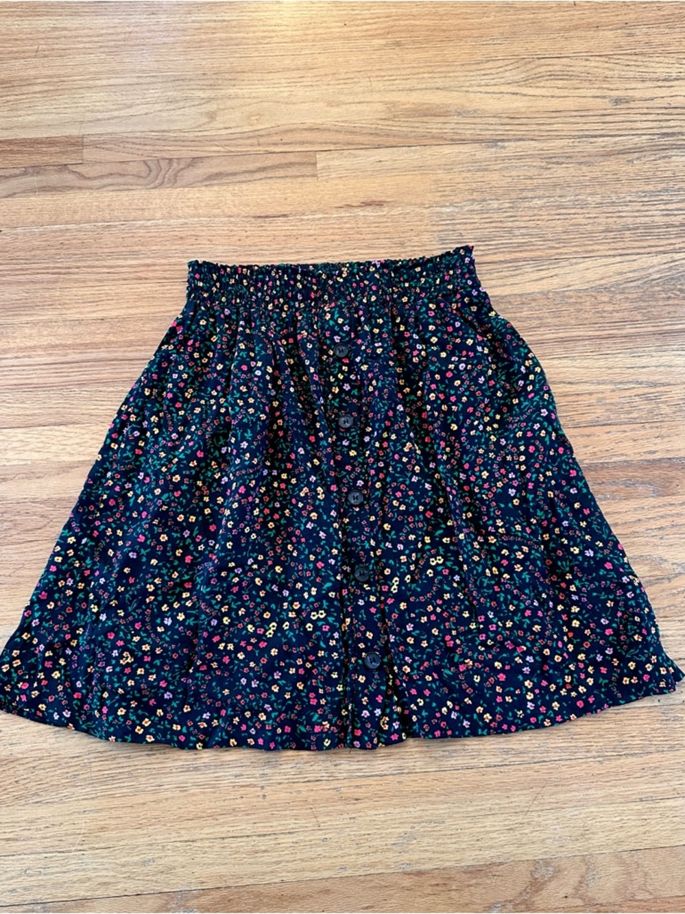 Grace & Mila Black Floral Button-Front Skirt